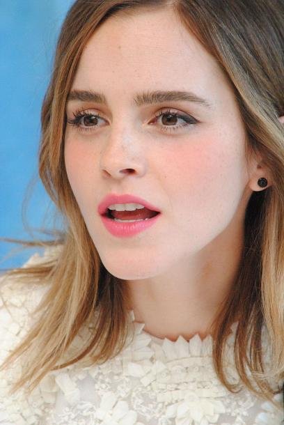 E64sudUX Emma Watson 35.jpg